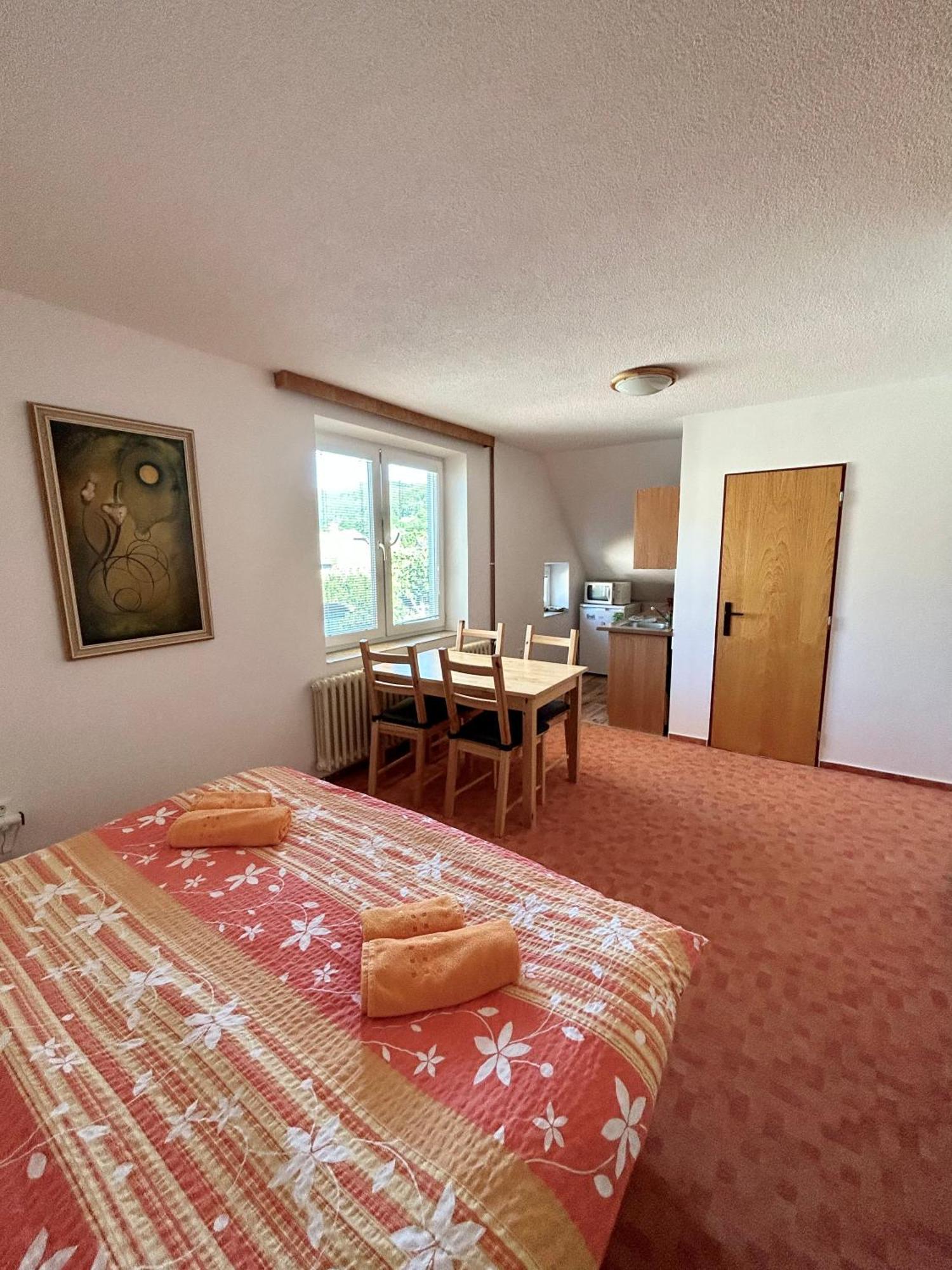 Apartmama Lipova Экстерьер фото